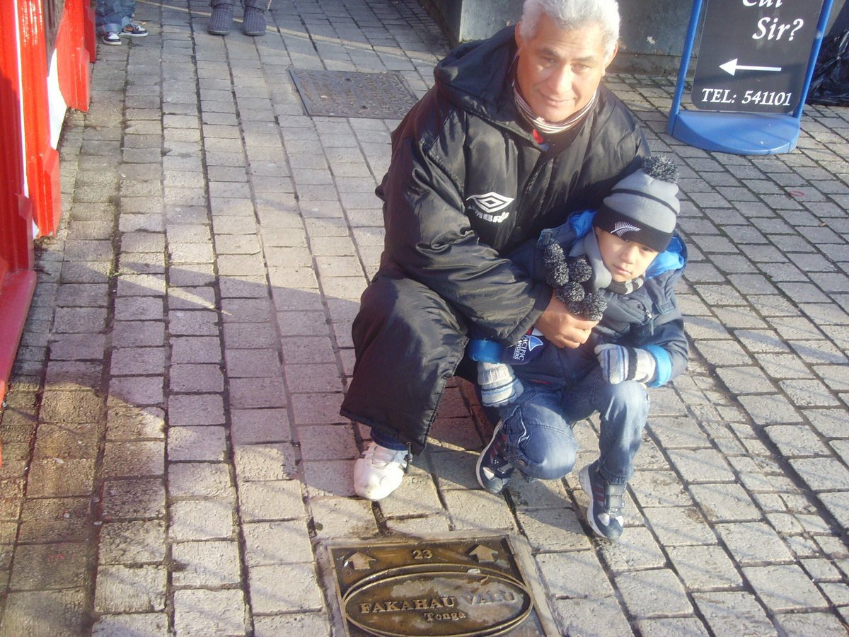 LMSekonaVimahi's tweet photo. uncle Fakahau Valu got 2 C hs name on the #rugby pathway of fame in the UK! sharing it with his grandson #2011memory https://t.co/EoytRvLG6f