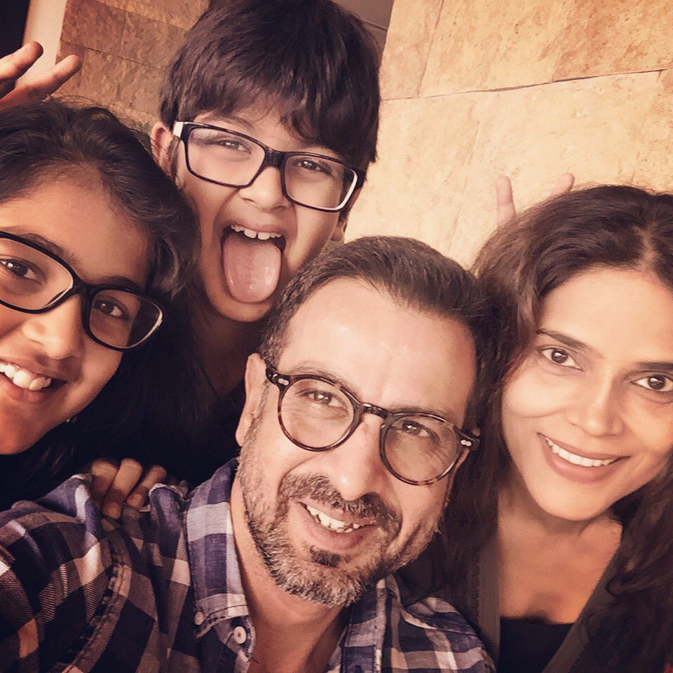 RonitBoseRoy's tweet photo. Happy Valentine's Day!!!! #family #love #togetherness https://t.co/okZSRCX4Ub