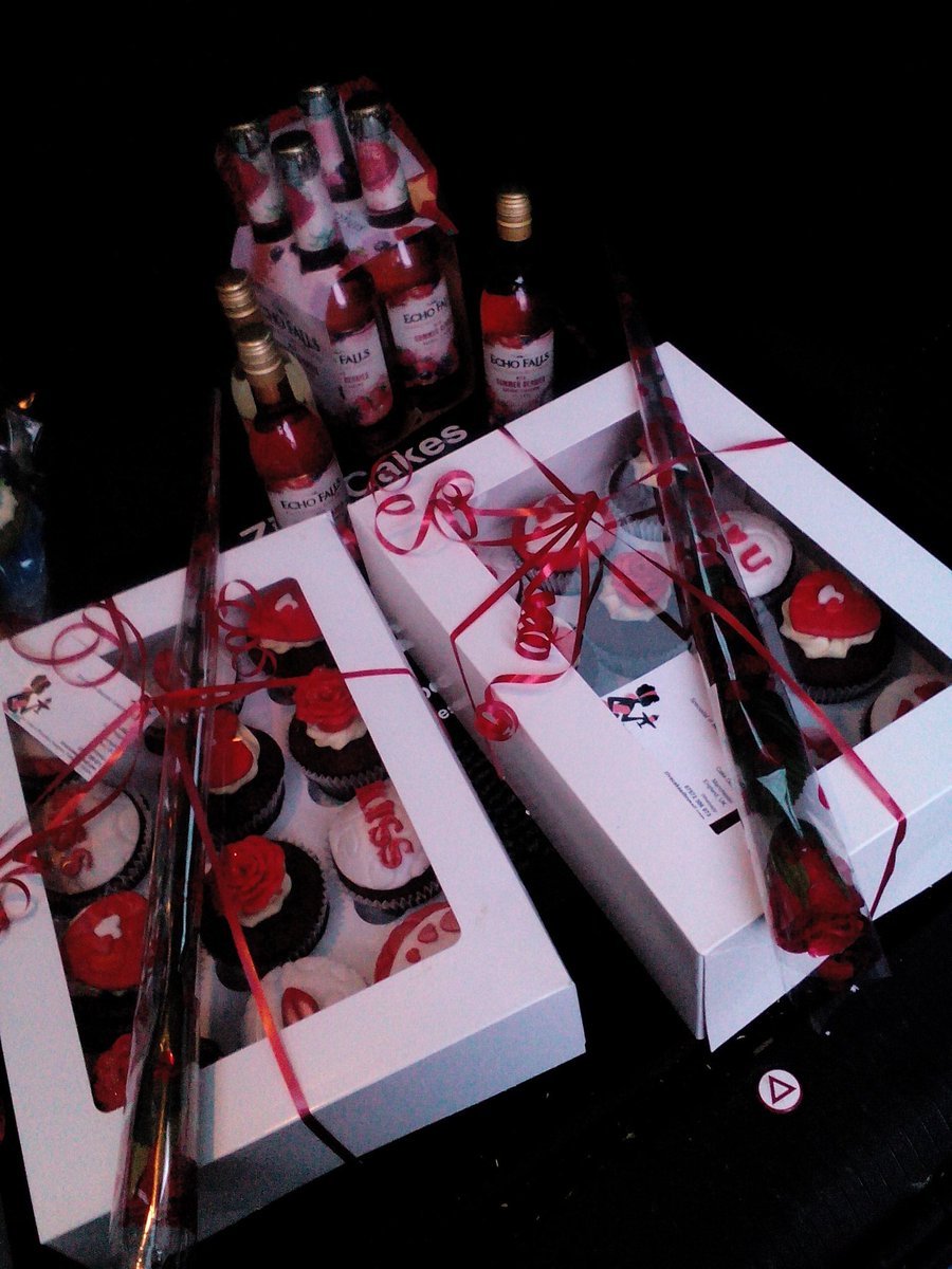 #cupcakes all ready for delivery early this #ValentinesDay morning