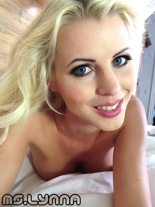 Happy St.Valentine! :-* This day is also the last day of The Very Special Competition, read https://t<a href="/tag/camgirl"class="tags"><span>#camgirl</span></a><a href="/tag/skype"class="tags"><span>#skype</span></a>