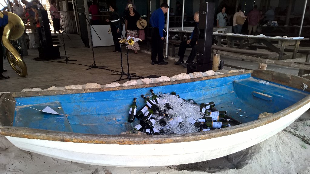 Ice bucket West Coast style <a href="/DarlingMusicExp/">Darling Music Exp</a> Jazz Matinee on the Beach <a href="/WestCoastWaySA/">𝗪𝗘𝗦𝗧 𝗖𝗢𝗔𝗦𝗧 𝗪𝗔𝗬</a> <a href="/InfoDarling/">Alina Paruta‍</a> <a href="/Baygallerylbn/">Bay Gallery</a> .