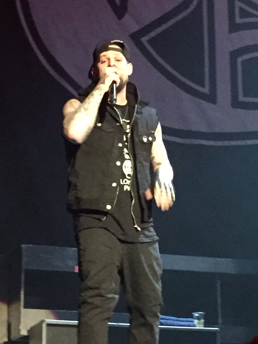 AbbeyW_xx's tweet photo. @GoodCharlotte were incredible last night! Definitely got themselves a new fan 😍🎸 #BTTFH #ATLBham https://t.co/V32WaZ6wAZ