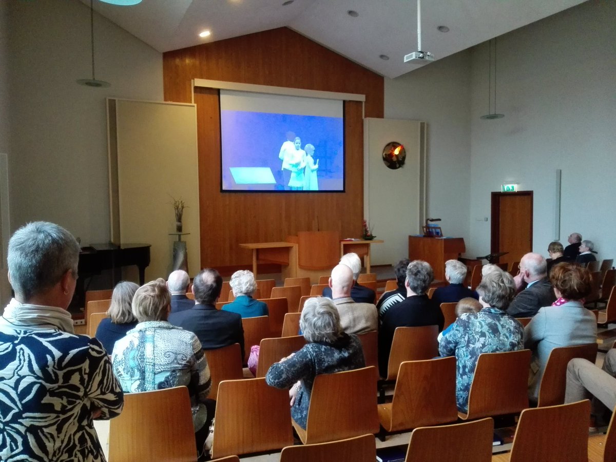 ApgenZutphen's tweet photo. #jongcon16 Zutphen is nu live aan het mee kijken https://t.co/lKc1Sw9lr0