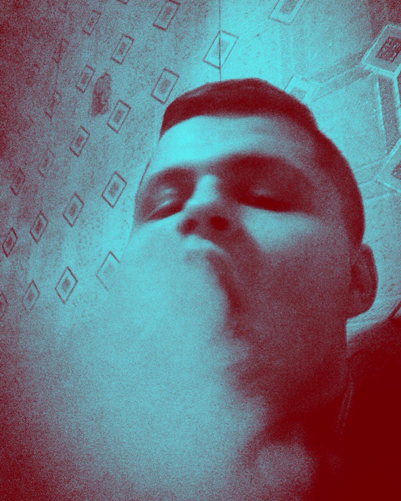 KKisly's tweet photo. #Vape https://t.co/o1tVNgUPIg