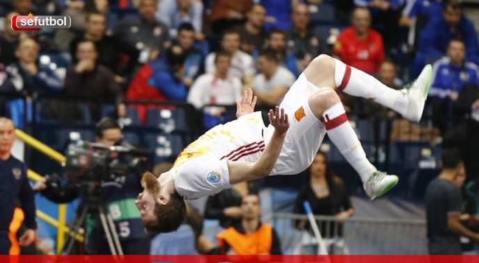 "Campeones de Europa". Felicidades <a href="/SeFutbol/">Selección Española Masculina de Fútbol</a> #Aporla7 goo.gl/zjaU6R