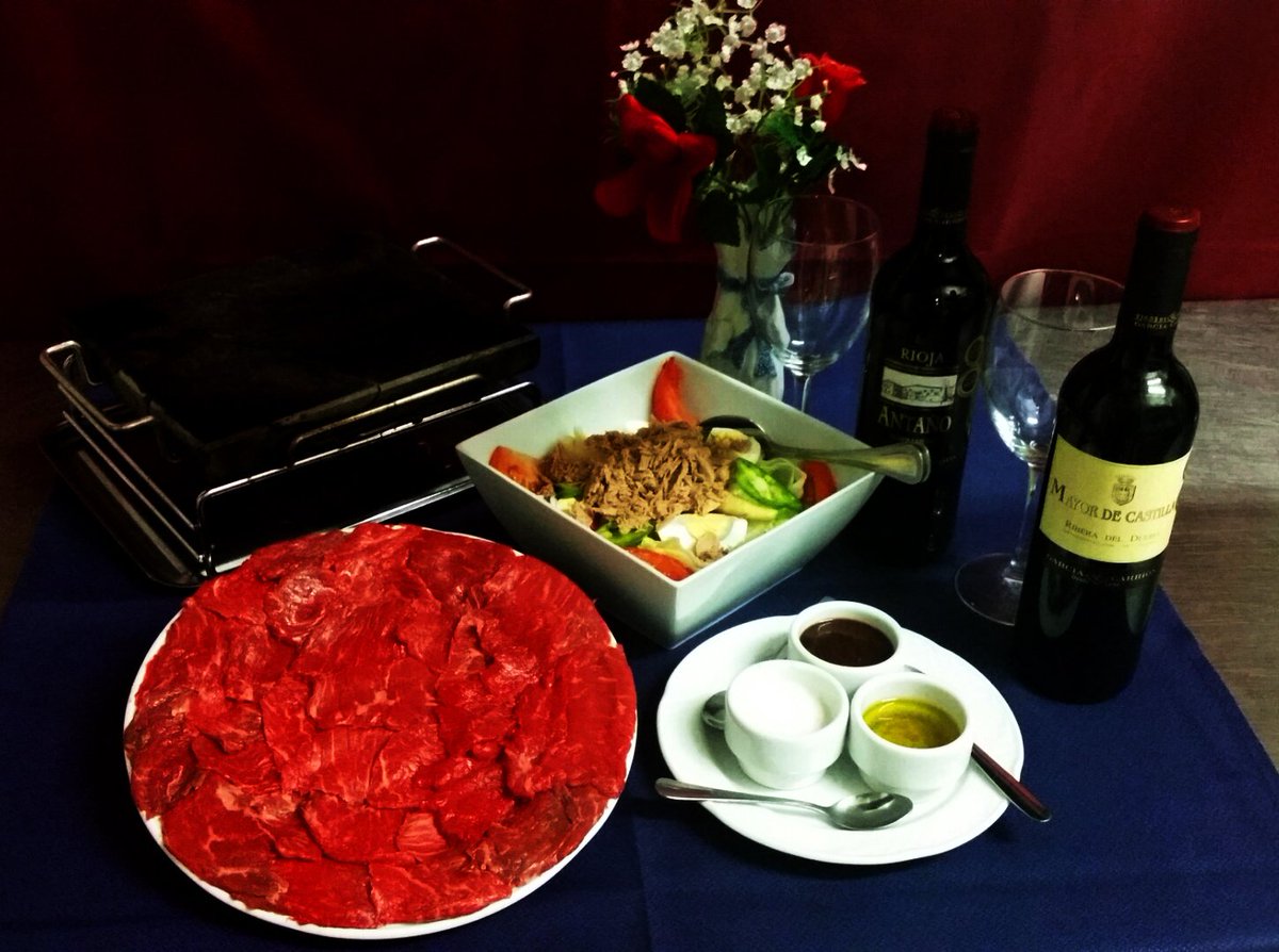 OlivenzaRivas's tweet photo. Buey a la Piedra (2/3 per.):Carne Buey+Ensalada +Patatas+Salsas+Bot.Vino joven+ Rac.Pan+Postre ó Café: por 45€, Sala https://t.co/G94R76Gm8U