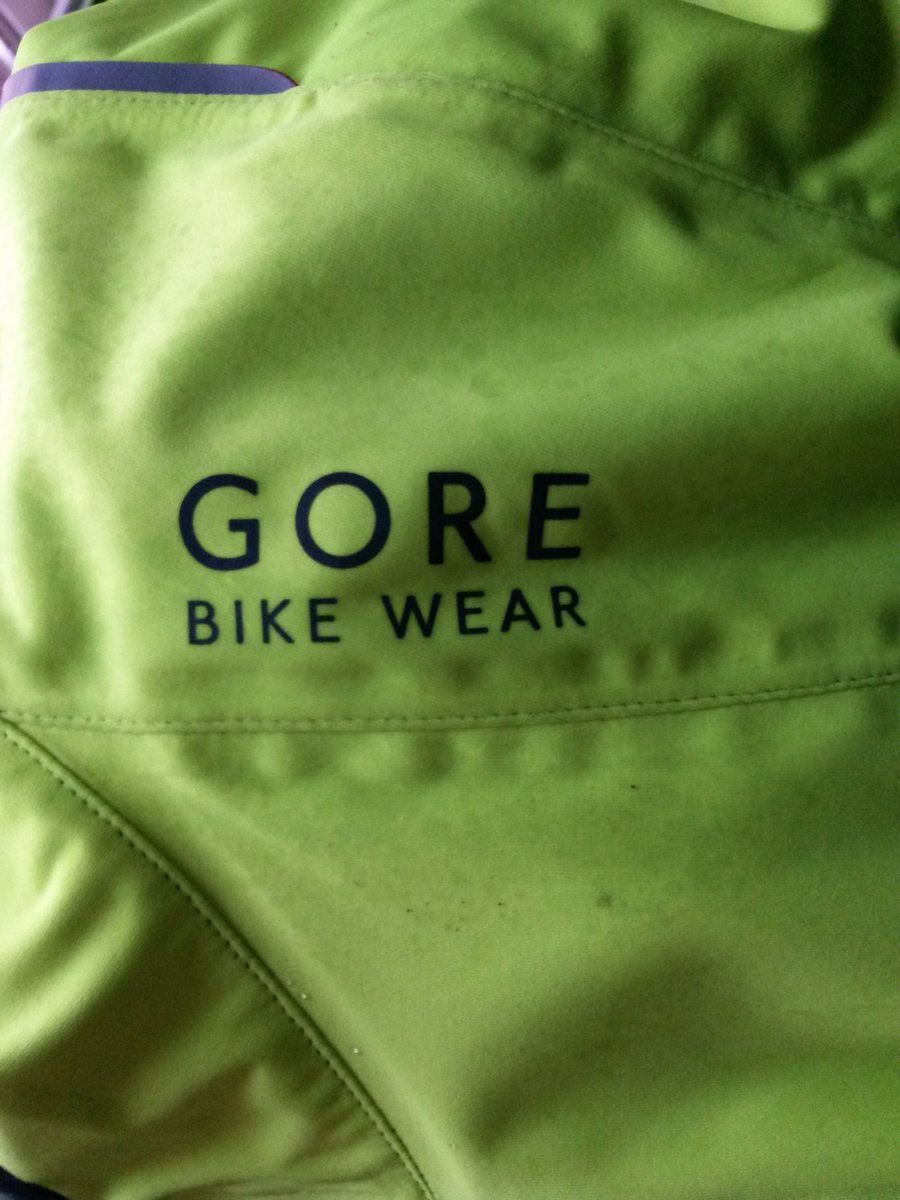 AnPe_13's tweet photo. God bless #goretext after 2h under an heavy rain it keeps me dry going back home @GORETEXna @senzabici https://t.co/IB1i8YexaP