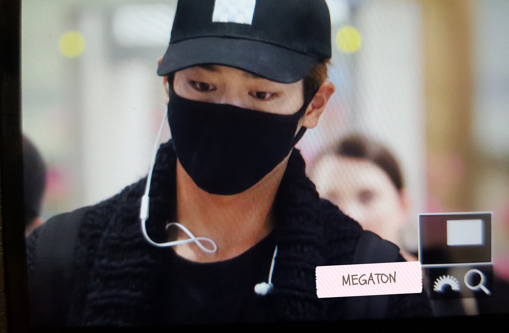 CbKvTB2UMAADS3N.jpg:orig