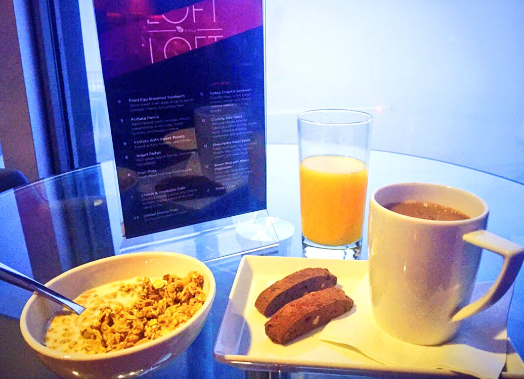 TheTexasTailor's tweet image. Thx @VirginAmerica for The sweet hook up in The Loft @flyLAXairport #VIPbreakfast #DesignerLife