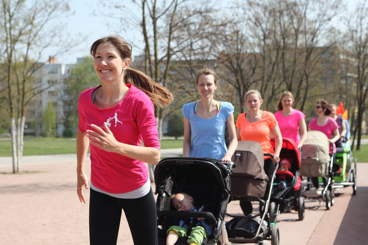 Zazeni_de's tweet photo. #Laufmamalauf bringt Mütter samt Kinderwagen in Bewegung. Der Schweinehund bleibt zuhause!
https://t.co/6rQraT8G68 https://t.co/NM1tnMpB47