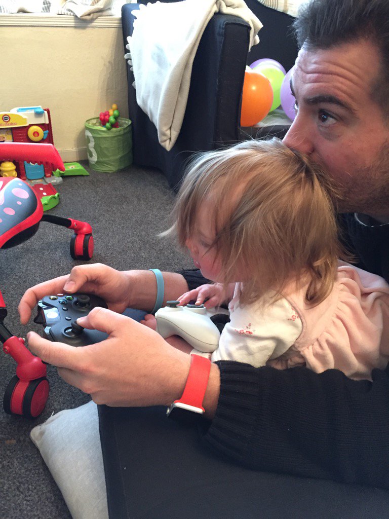 Martha wanted to join <a href="/JonnyBrennan87/">Jonny Brennan</a> on the Xbox  good job we have an old remote... #daddysgirl