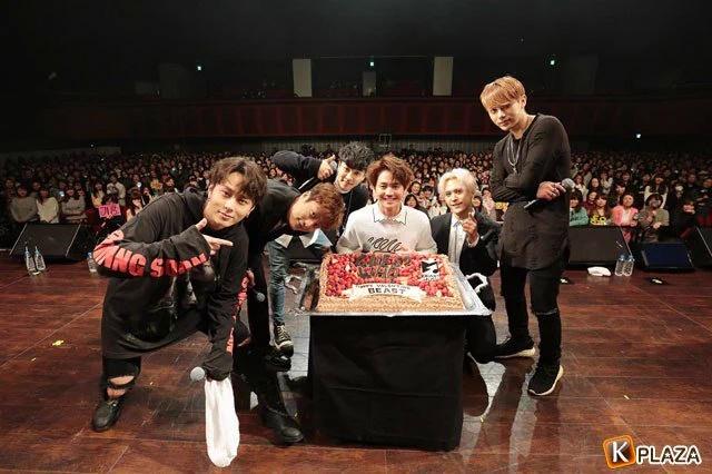 AlwaysWHS_89's tweet photo. 160214 #BEAST at GUESS WHO? Mini Live https://t.co/6FNggfuVF2