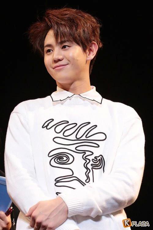 AlwaysWHS_89's tweet photo. 160214 #DooSeop at GUESS WHO? Mini Live #Doojun #Yoseop https://t.co/hIsZrFo43T