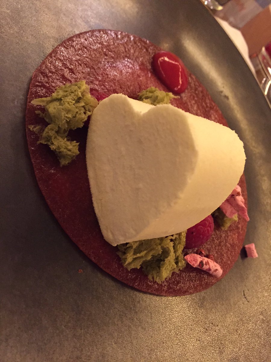 AngPoetNyo's tweet photo. Our dessert after our Valentine dinner. Parang out of occasion! #VoteMaineFPP #KCA https://t.co/6g3gtMlHmY