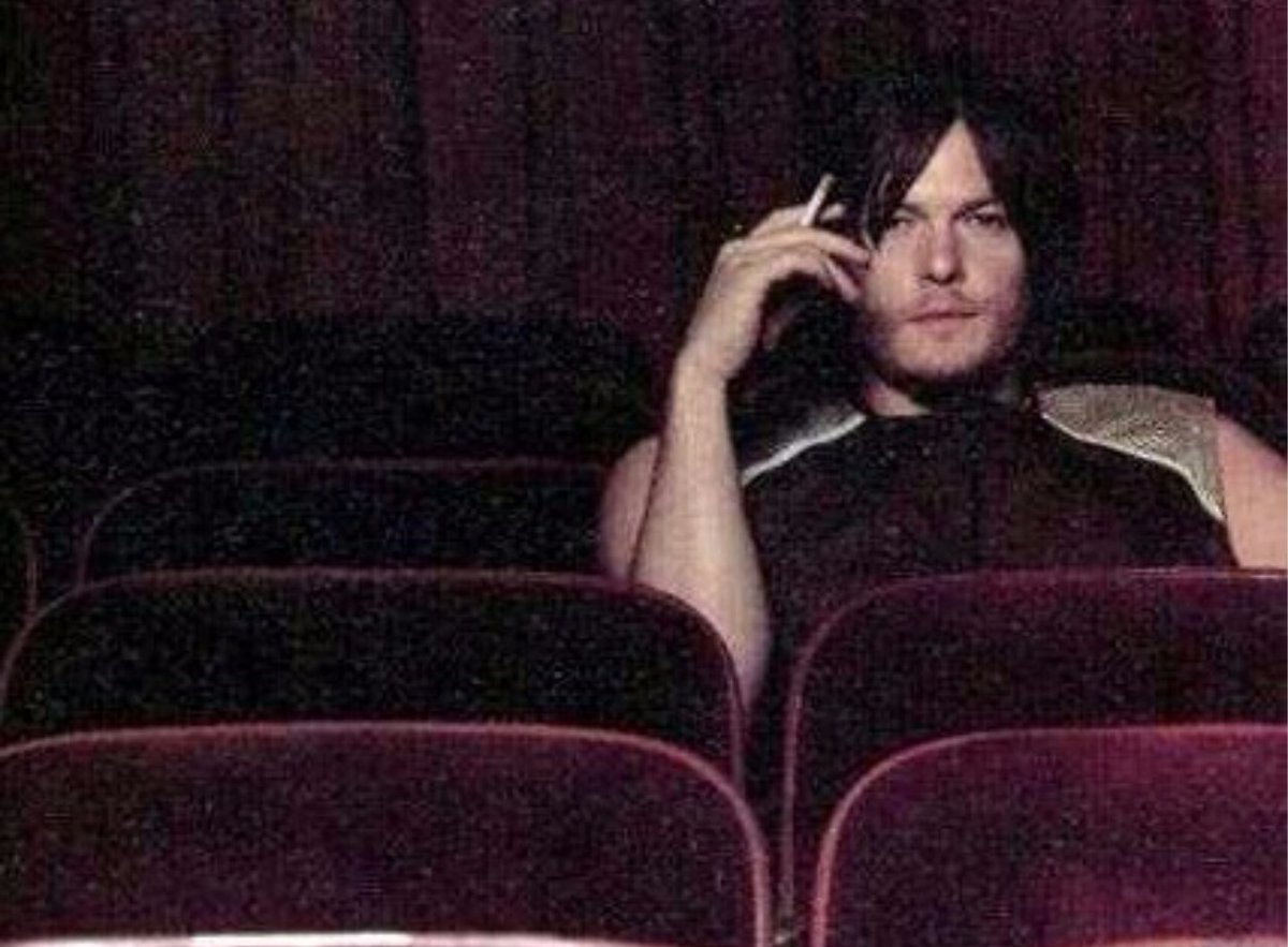 smoking_reedus's tweet photo. #lightMup IT'S D DAY! https://t.co/Jn579fS4NN