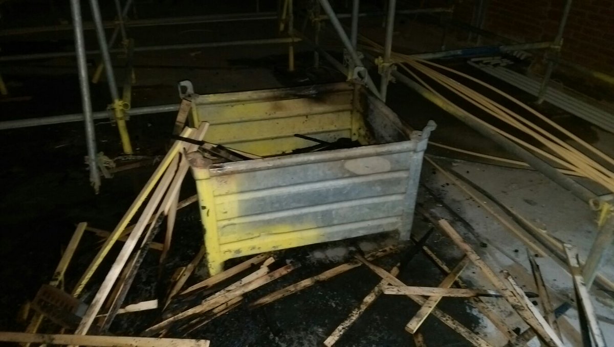 Zaterdagavond heeft de brandweer een brandje moeten blussen in #DeRozenburcht. Gelukkig geen schade.