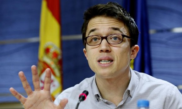 elecodiario's tweet photo. Errejón alude a Reagan, en lugar de a Nixon, al comparar la dimisión de Esperanza Aguirre https://t.co/RGh7GpFMuM https://t.co/YfCeGeM481