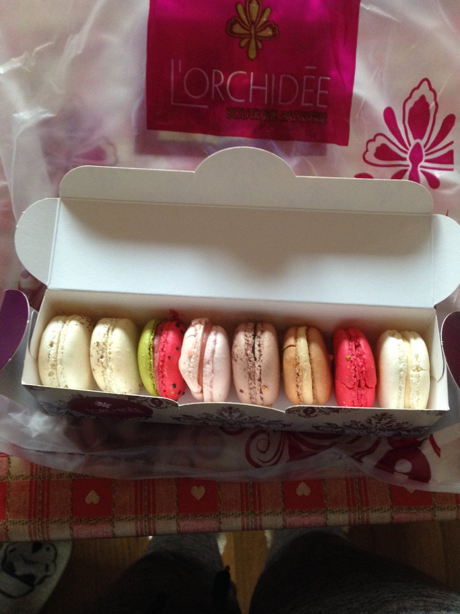 ChelseyPrentice's tweet photo. Happy Valentine's Day to me, from me #lorchidee #valentines #macaroons #treat https://t.co/yuVIbgnNhO
