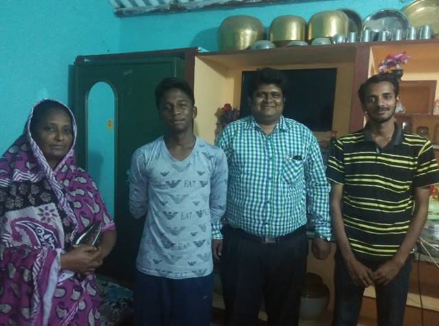 CaMontemayor's tweet photo. Greetings from India. #SoyLuzDelMundo #LdmBaustismos https://t.co/nnbejPda4V