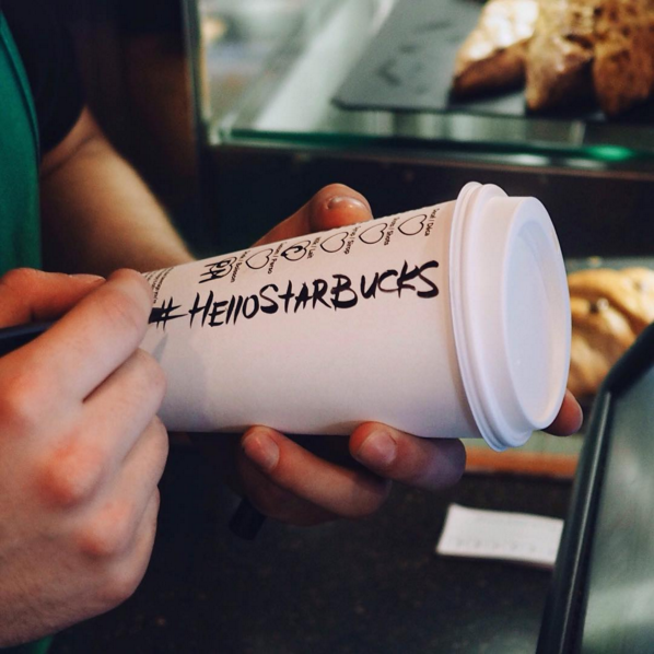 igorszucs's tweet photo. С кем разделить латте #Валентинка в #ValentinesDay ? #селфи с хештегом #HELLOSTARBUCKS #starbucksdate #selfie https://t.co/AZdF2Ot2Sd