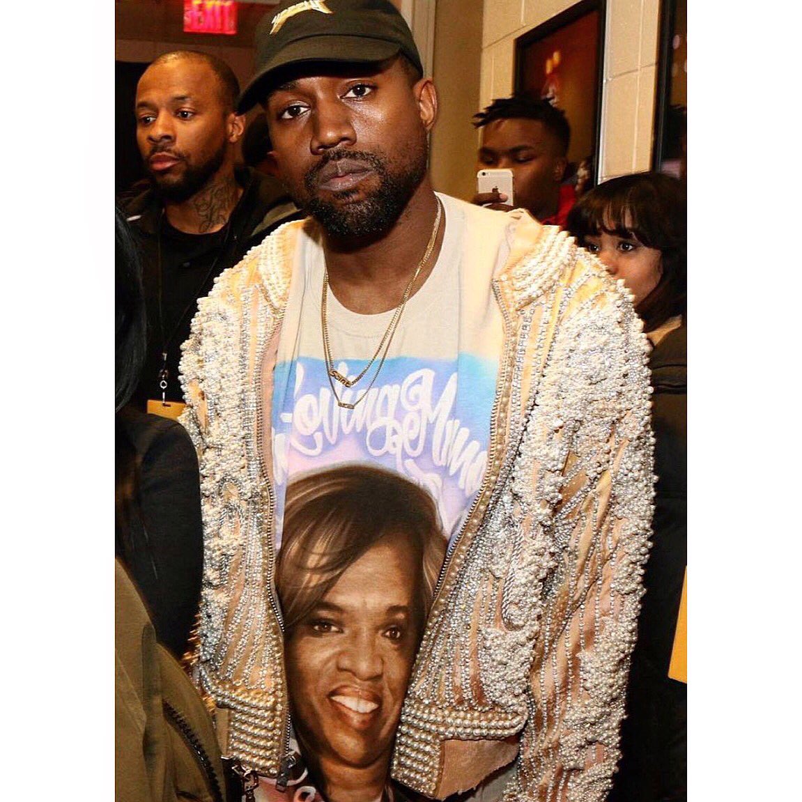 I mængde Forstad at tiltrække Balmain on Twitter: "For his NY show @kanyewest wore a custom-made Balmain  bomber jkt designed by @ORousteing in collaboration with Kanye  https://t.co/MychPPRj8z" / Twitter