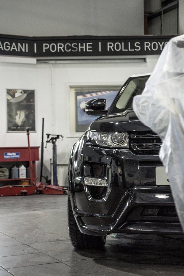 Amarisupercars's tweet photo. @AmariClassiche offering expertise to the public.
This @merdadc Evoque looks amazing now &amp; lady owner delighted https://t.co/X8USAwD8aK