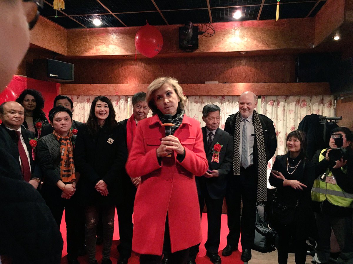 avecValerie's tweet photo. .@vpecresse et @nk_m célèbrent le nouvel an chinois à #Paris13 avec @karampatrick @thuvannb #SingedeFeu https://t.co/lyCnGXeQju