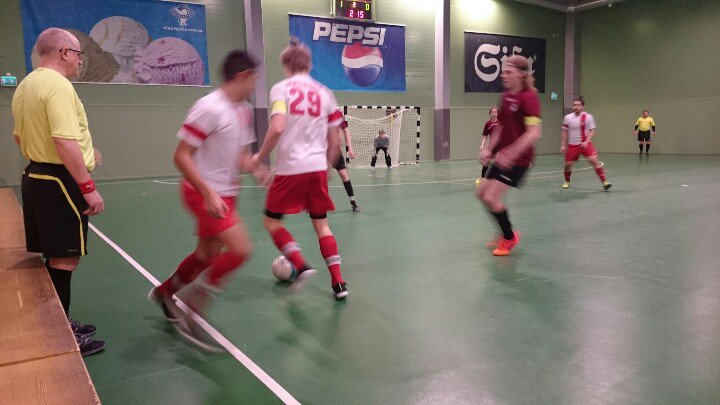 TaPa1921's tweet photo. TaPa voittoon 2-1 Ylöjärvellä. Varoitusten ja pilkkujen värittämä kamppailu. #YIlves #futsalfi #A20 #piiriliiga https://t.co/bsmCOmFYqA