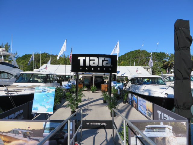 ApexMarine's tweet photo. It's a gorgeous day to look @TiaraYachts! Stop by Ramp 26 and check out the new models, including the Q44! https://t.co/Y5qq3uYWEW