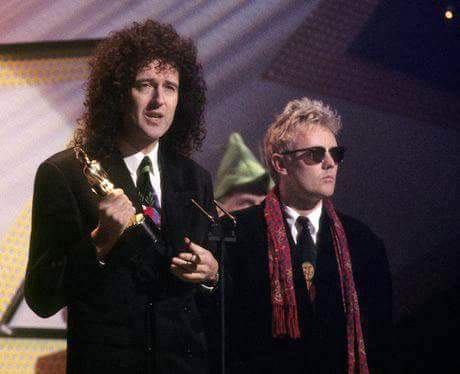 GimmeOneVision's tweet photo. Omg Roger 😍 #QueenSunday https://t.co/QBVg0FUjMc