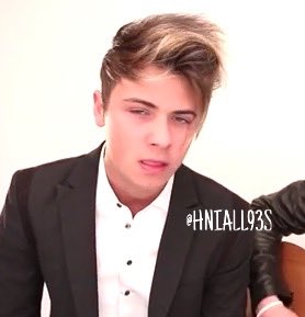 HNIALL93S's tweet image. Questo è lo sguardo sexy da "Ehi tu, ti andrebbe un po' di Schweppes solo io e te?" @fedefederossi