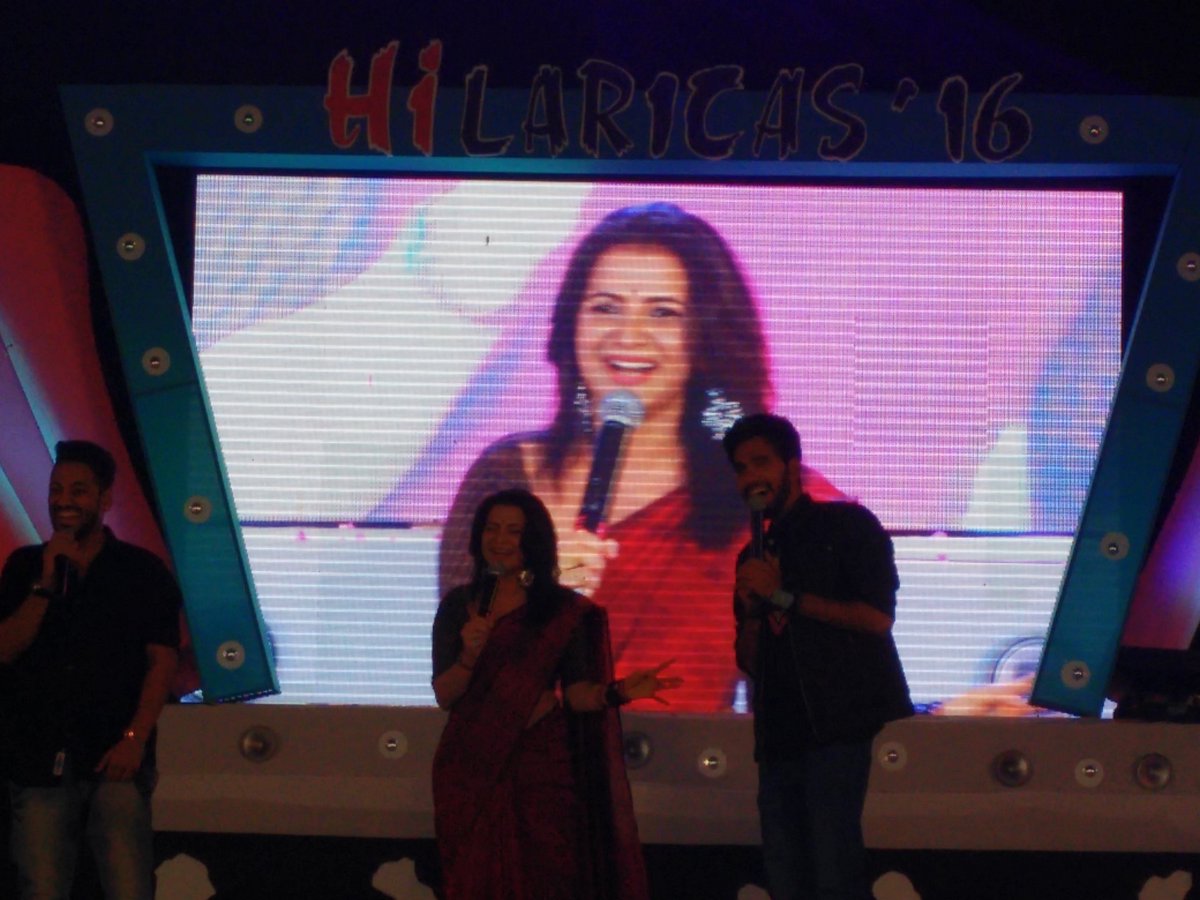 DhivyaDharshini's tweet image. Coimbatore Hindustan coll students thanks for all d LOVE..sound potu pichitenga..hapy to wear #swaadh #simplesaree