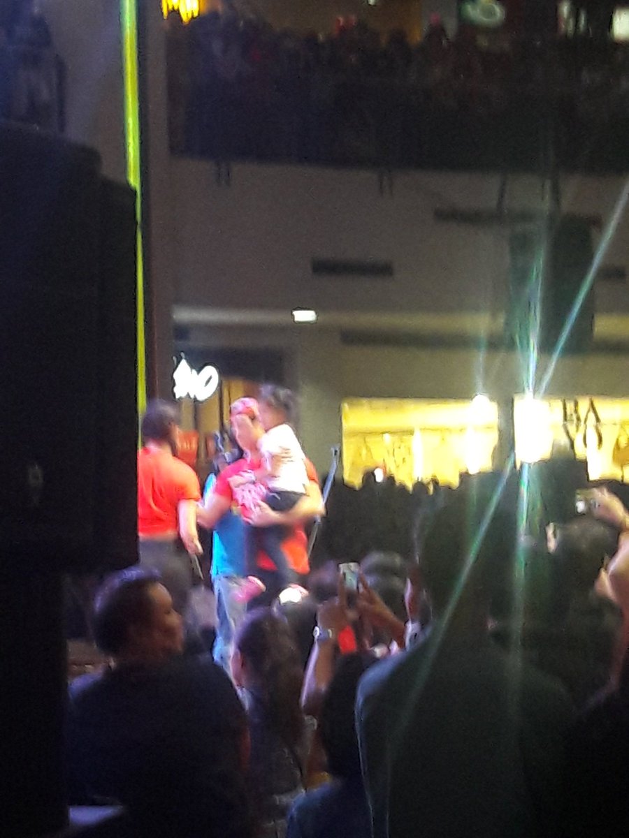 roxanneguzman3's tweet photo. Grand fans day #DolceAmoreMarketMarket https://t.co/cThqNyzm41