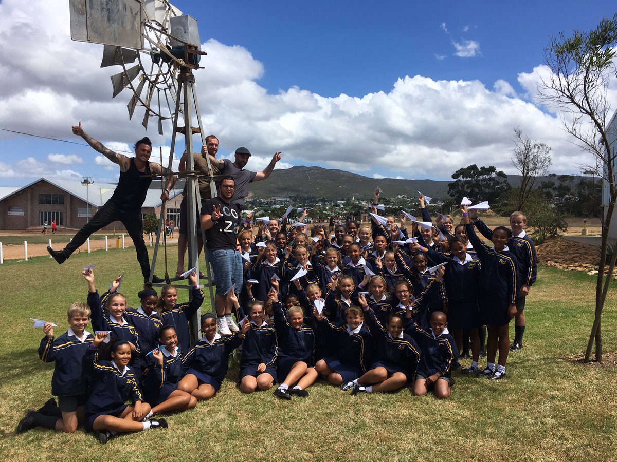 ZoonJacobs's tweet photo. #parlotonesbredasdorp https://t.co/We4X2M7Kri