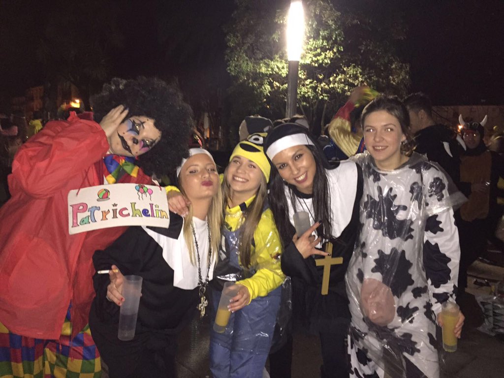 Patrizumel's tweet photo. Carnavalcarnavaaal🃏⛪️🍌🙏🐄 https://t.co/aFTt2G4gST