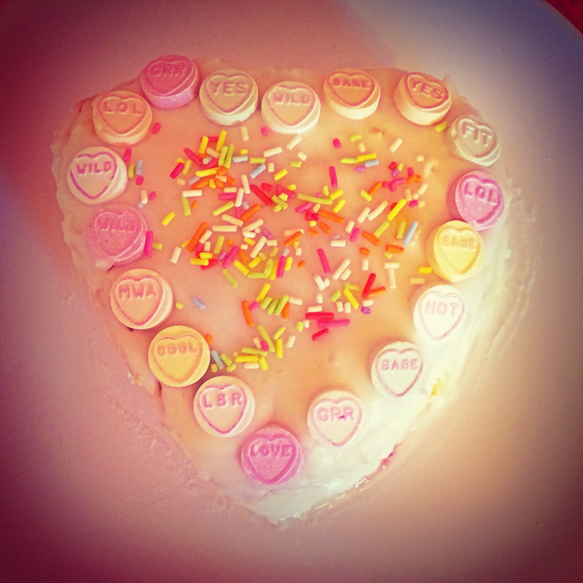 sarabeckers's tweet photo. 💗💗💗 #bemyvalentine #younglove #love #heart #valentinesday #cake #handmadewithlove #lovecake #loveyou #stvalentine https://t.co/cvJve1hr42