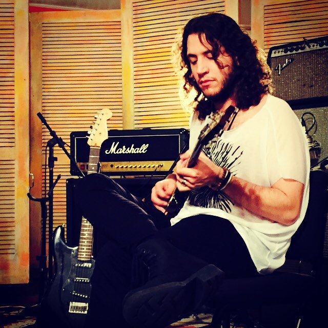 acidtreeofcl's tweet photo. Feel the vibe 🎸#EdMarsen #Guitar #AcidTree https://t.co/5r0qgMFt40