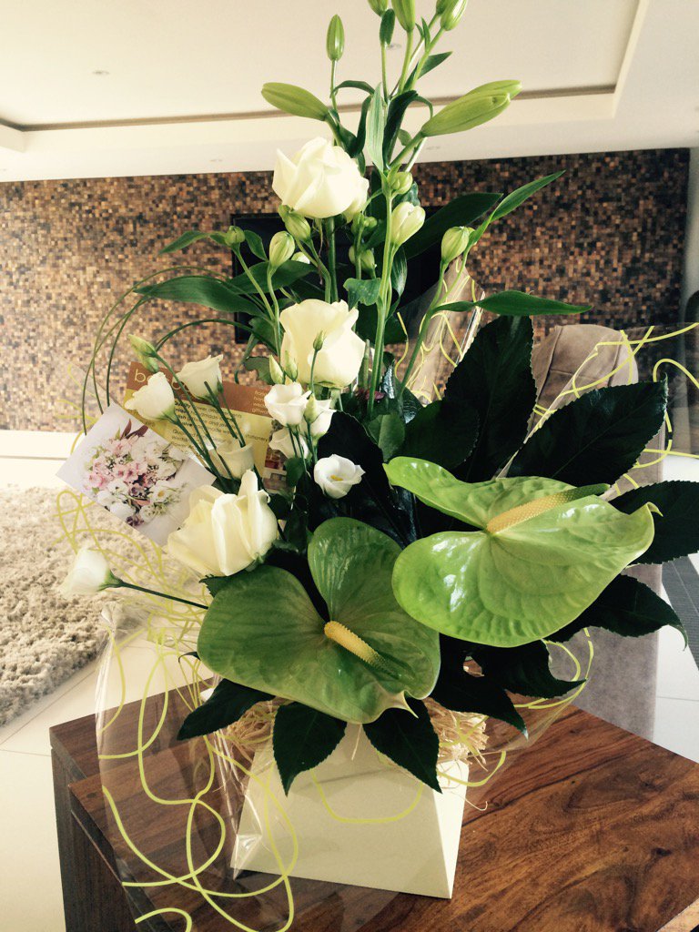 vickymikhail's tweet photo. Thank you @bocbocsth for my beautiful flowers. #Valentines #kids 😍 https://t.co/XMfAY5KP9S
