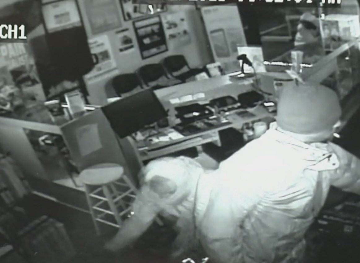 The search is on for four thieves who smashed their way into three Hialeah stores. bit.ly/20TV9lV?utm_me… https://t.co/rIt52KSarc