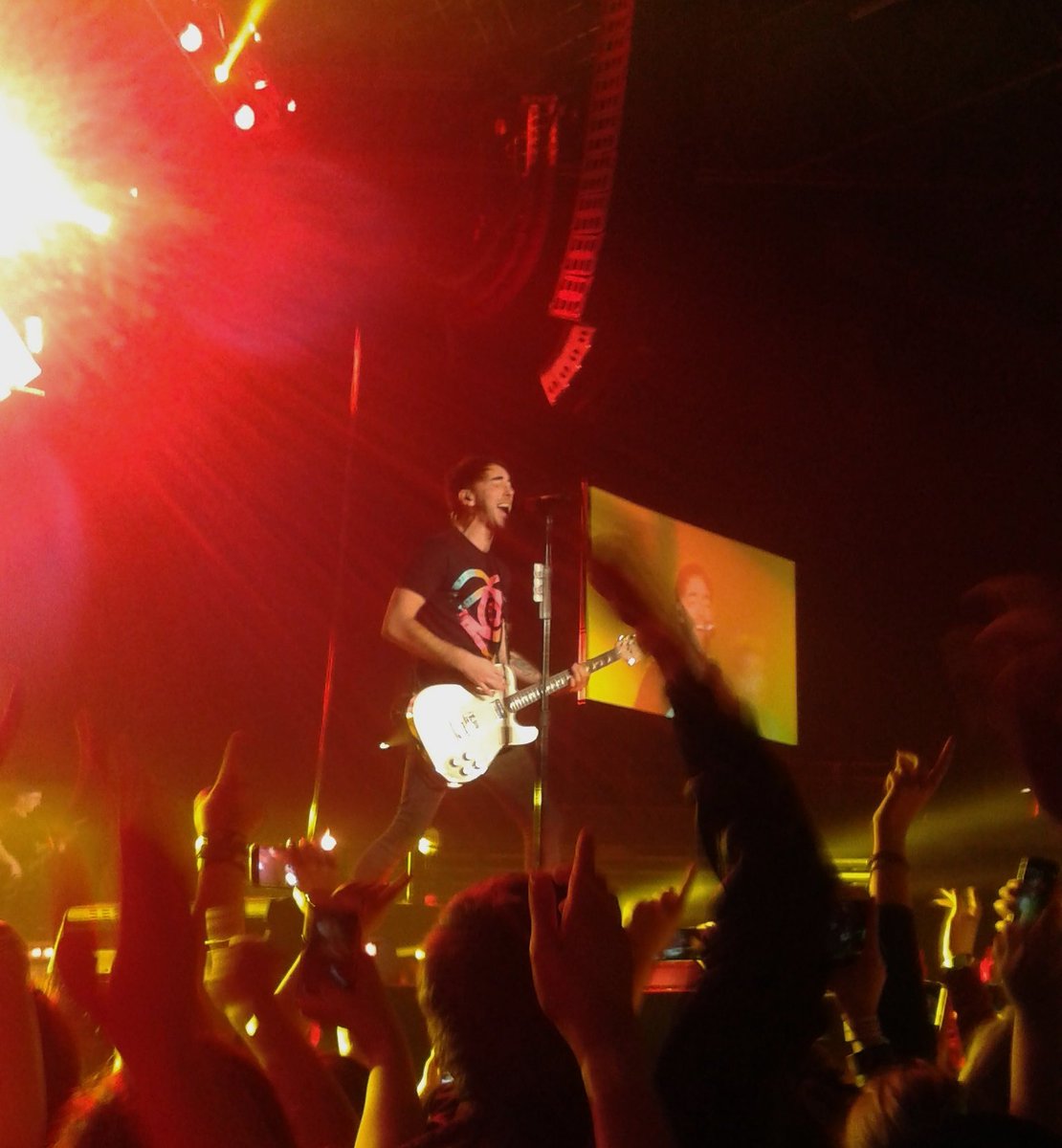 christinayezek's tweet photo. Last night was one of the best nights of my life #ATLBham #BTTFHT https://t.co/LeVJHKuLiK