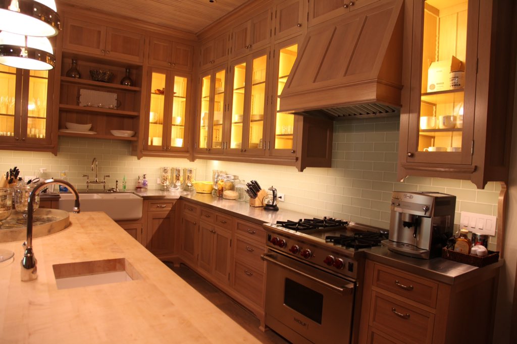 Custom white oak kitchen cabinetry by HullHistorical bit.ly/1Nrr2W3 #interiordesign