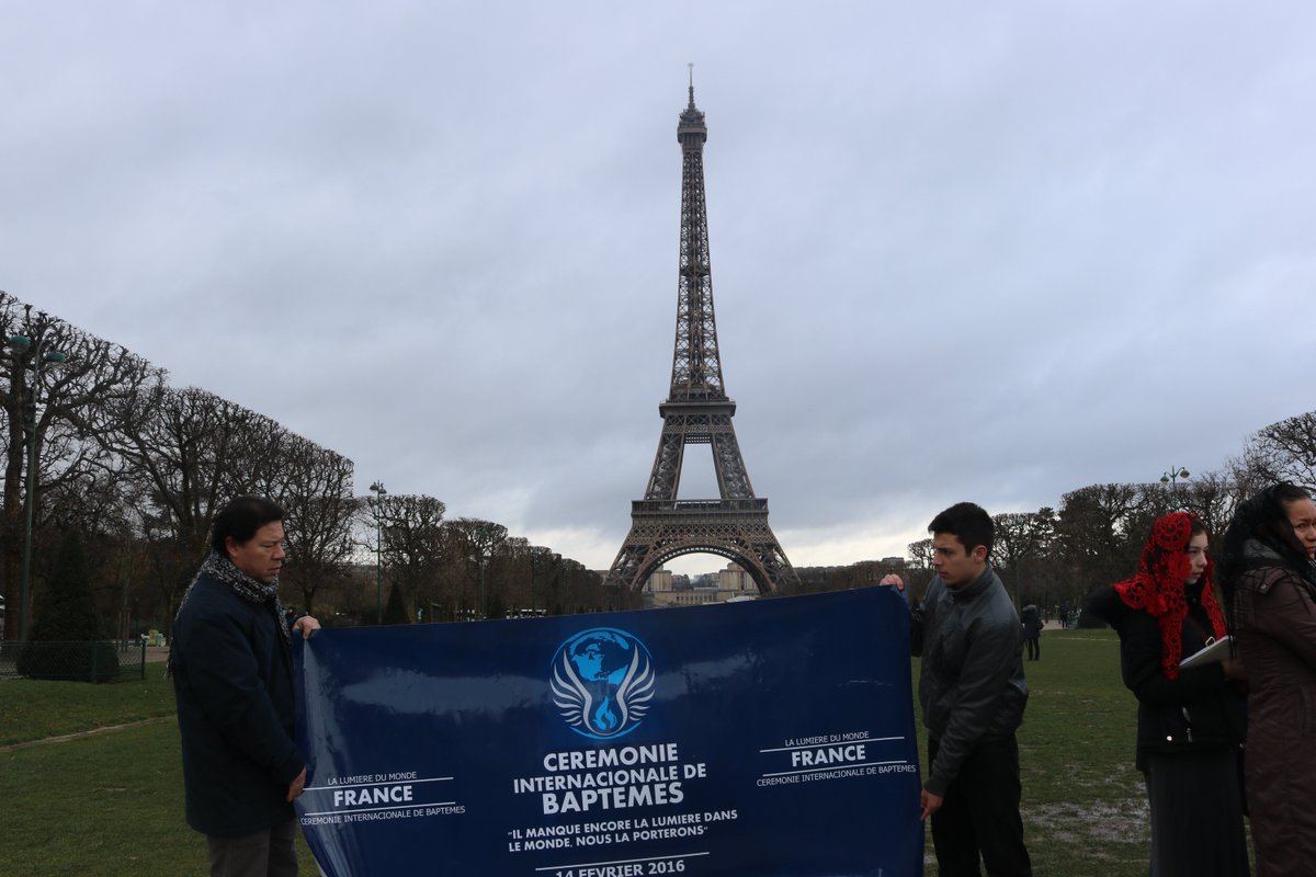 lldmjerseycity's tweet photo. El coro de Queens Nueva York en Francia acompañando a los hermanos de esos lugares  #LdmBautismos. #SoyLuzdelMundo https://t.co/65d6CNzUEO