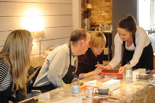 Valentine's Day: Milton Keynes hosts chocolate workshop at Frost's Garden Centre bit.ly/243wwSM