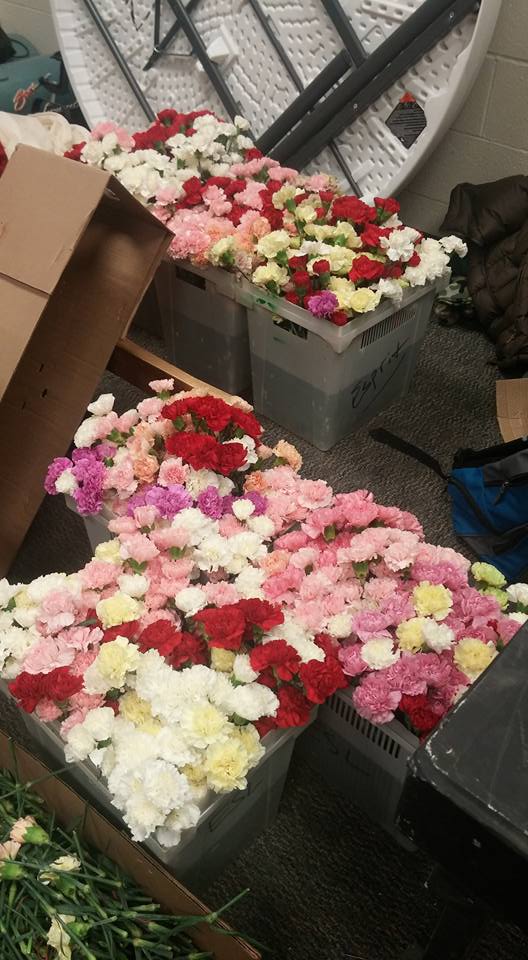 ABC's tweet photo. High school senior buys Valentine's Day flowers for all 834 girls at his school: https://t.co/6AbVEt3ZeX https://t.co/8ppzA2MX4Z