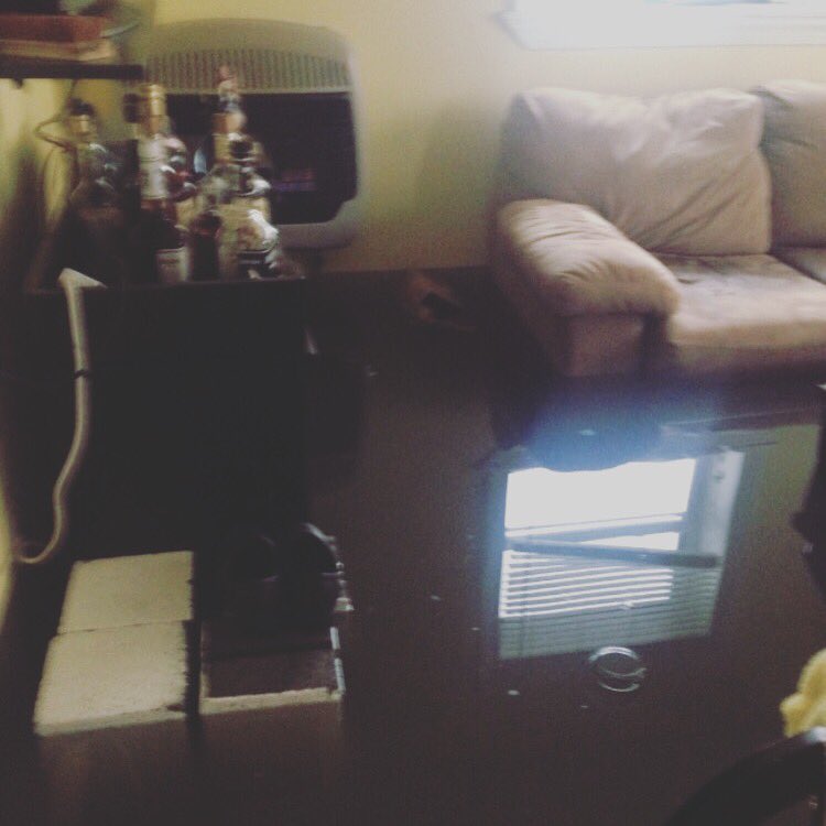 BiancasKids's tweet photo. 😱When ur a single mom &amp; THIS happens to ur home after superstorm. CALL BIANCA'S KIDS THAT'S WHAT! #jonasblizzard https://t.co/JLrlmMTQwz
