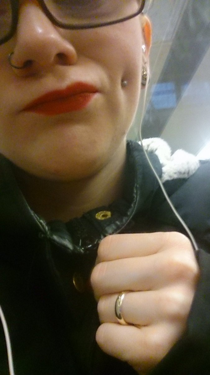 Handyfeuer's tweet image. #makeupproblems