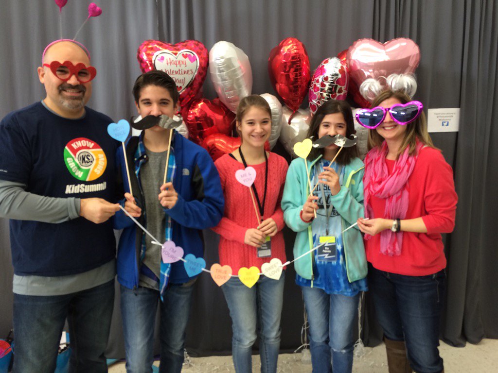 mystipagonis's tweet photo. @TheSummitOR #kidsummit Valentines Photo Booth https://t.co/ckl1VFiDrw