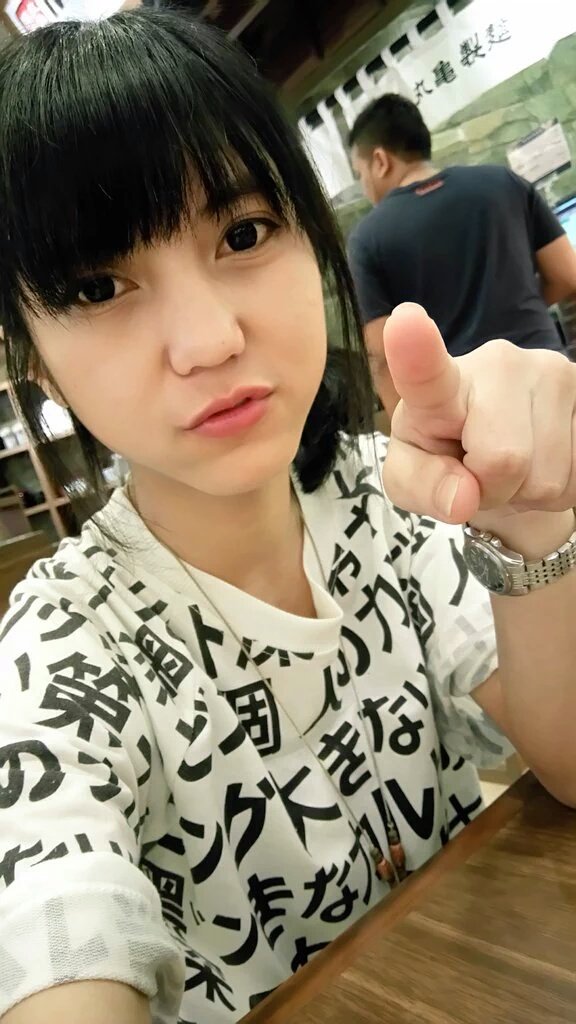 baseofmoon's tweet photo. @JSNaviAnnisa Well, I'm not celebrate it too but I'll give you a sweet message 💕 
*i hope u like it* 😂
#JSValentine https://t.co/PpP1GHhASv