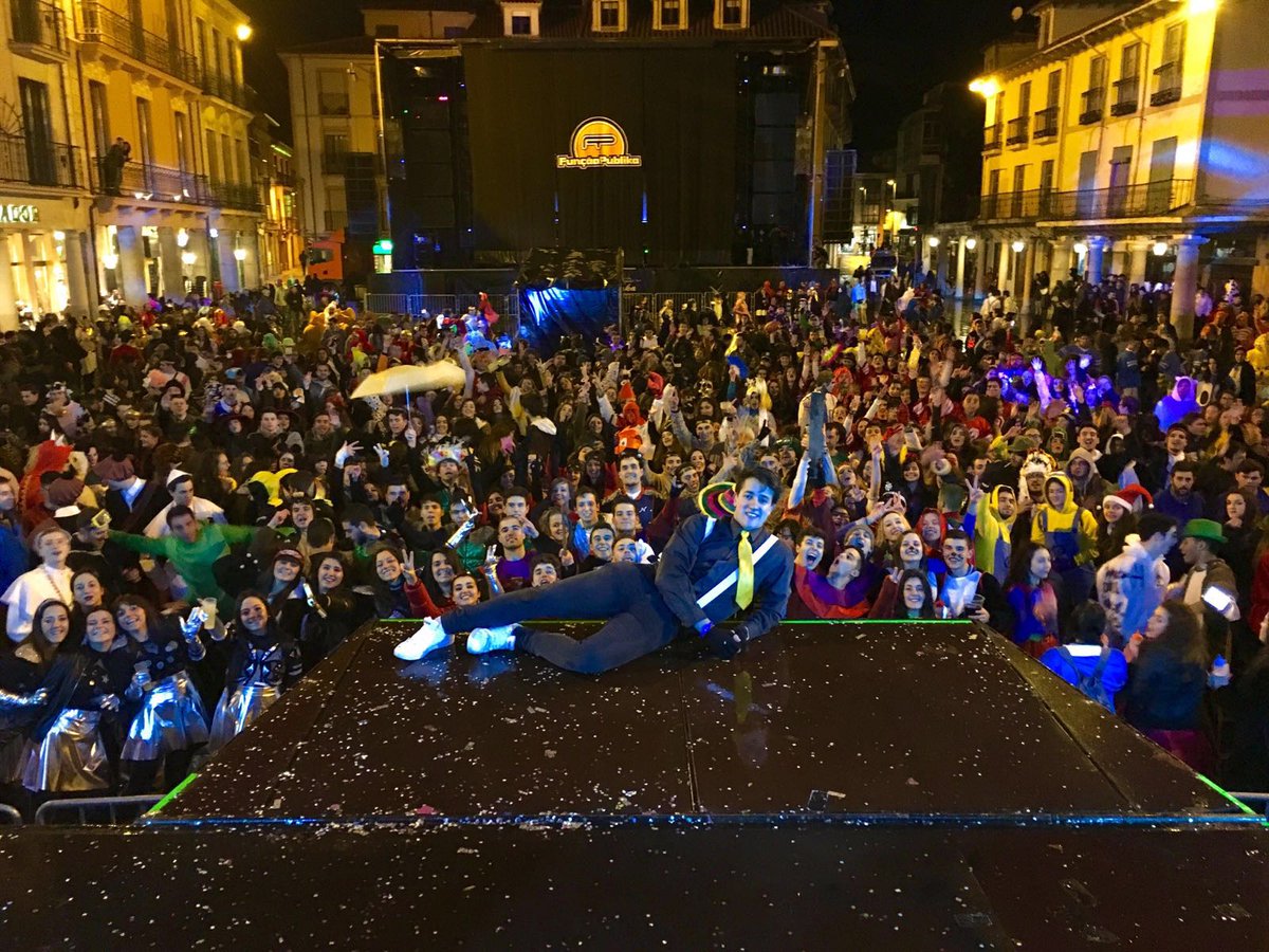JesusCastroMc's tweet photo. Frío? Lluvia? La verdad es que la gente en Astorga responde, que grandes sois. https://t.co/5eObayvahN