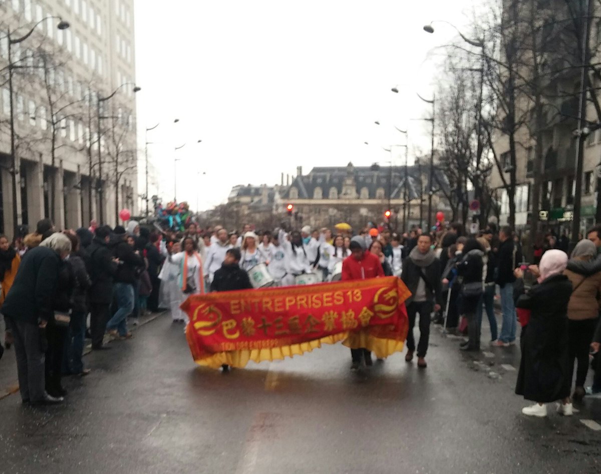 UDI_Paris13's tweet photo. Au #Defile13 pour le #NouvelAnChinois avec @arnaudblesse @EdithGallois @VoteParis2014 https://t.co/R4HjCrRBzn